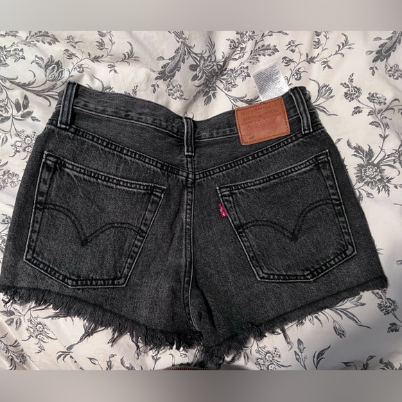 Levis Jean cut off shorts - Picture 2 of 2